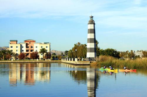 Hampton Inn & Suites Suisun City Waterfront - Room Features