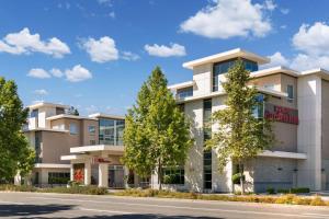 Hilton Garden Inn Palo Alto - Dining and Bar Options