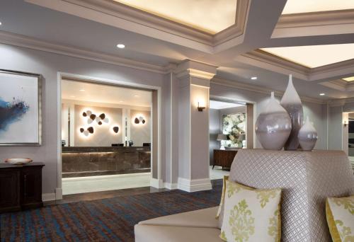 Hilton St. Petersburg Bayfront - Guest Services and Amenities
