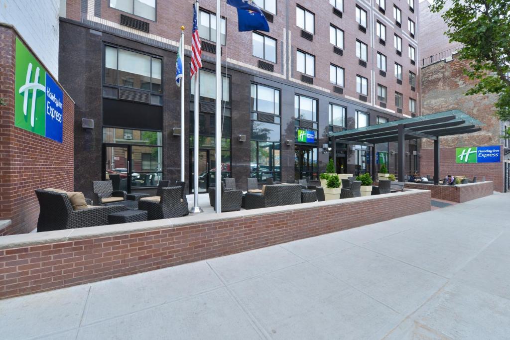 Holiday Inn Express Manhattan Midtown West, an IHG Hotel - Room Types and Features