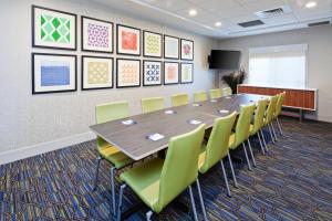 Holiday Inn Express & Suites Clovis Fresno Area, an IHG Hotel - Dining and Breakfast