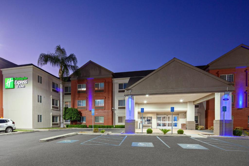 Holiday Inn Express & Suites - Tulare, an IHG Hotel - Guest Ratings