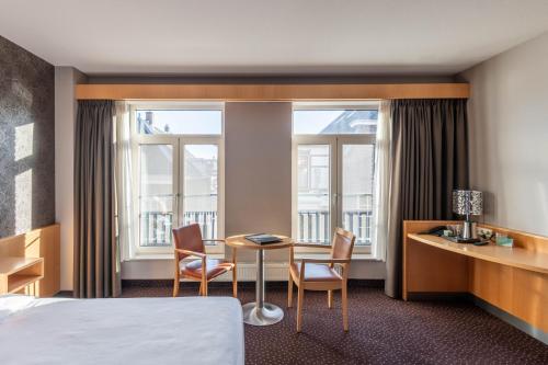 Hotel Aalsmeer - Dining and Amenities