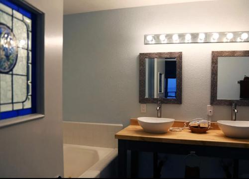 Hotel Breakers - Room Types