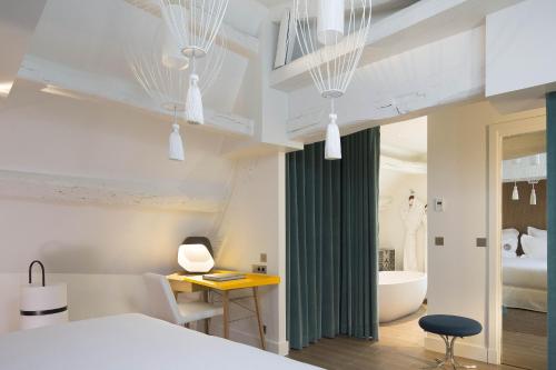 Hotel Dupond-Smith - Rooms and Amenities