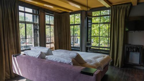 Hotel Frank Since 1666 - Room Features and Amenities