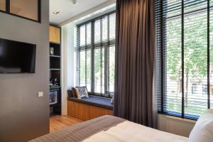Hotel Julien - Room Amenities and Features