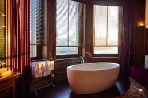 Hotel New York - Modern Accommodations