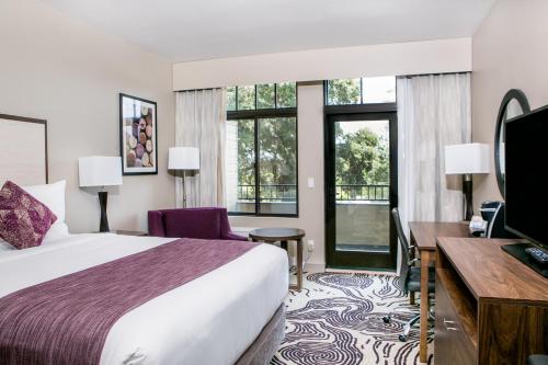 Hotel Siri Downtown - Paso Robles - Comfortable Rooms and Amenities