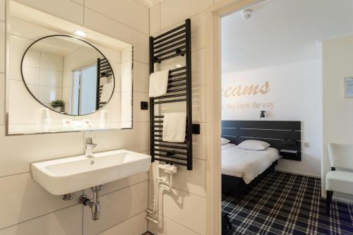 Hotel Van Der Maas - Guest Experiences and Reviews