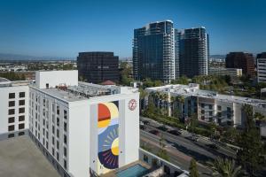 Hotel Zessa Santa Ana, a DoubleTree by Hilton - Dining and Culinary Experiences