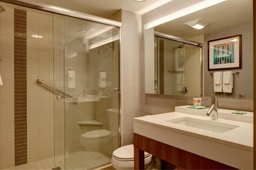 Hyatt Place Delano - Facilities and Amenities