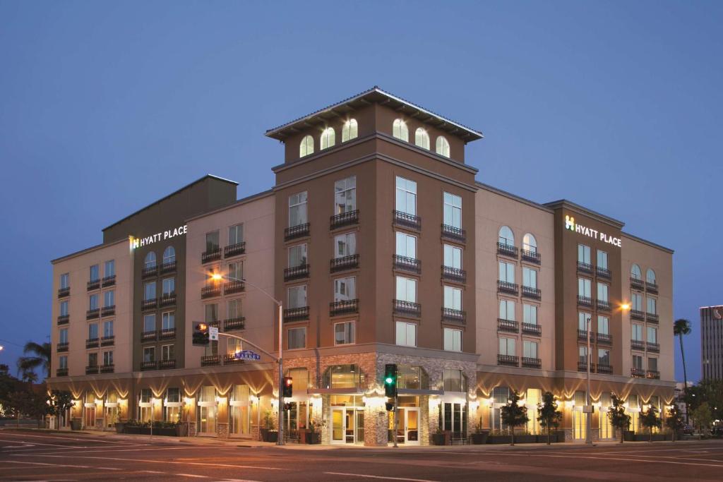 Hyatt Place Riverside Downtown - On-Site Dining Options