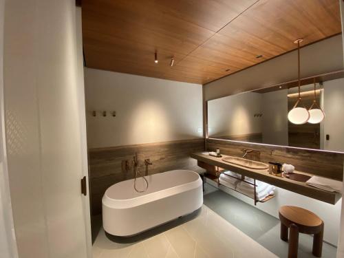 Il Sereno Lake Como - Amenities and Services
