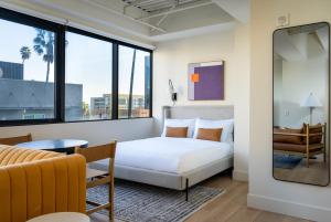 Kasa Sunset Los Angeles - Booking Information