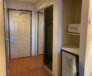La Quinta by Wyndham Davis - Room Features