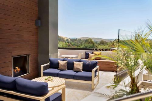 La Quinta by Wyndham San Luis Obispo - Room Features