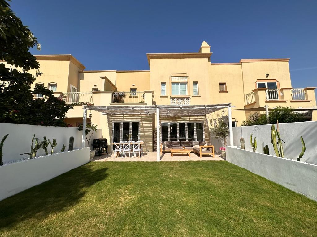 Lake View Villa, The Springs Dubai Review