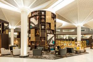 Le Méridien Dubai Hotel & Conference Centre - Dining Options and Experiences