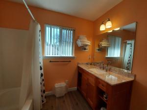 Little Valley Inn - Room Features and Amenities