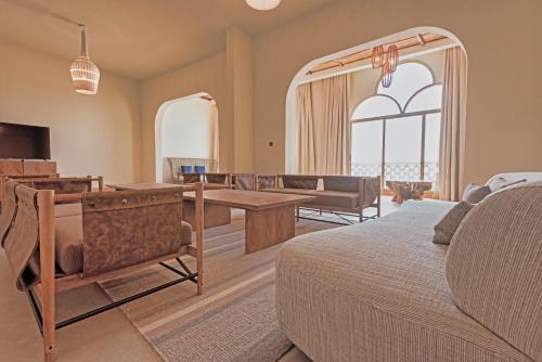 Liwa Hotel - Dining and Cuisine