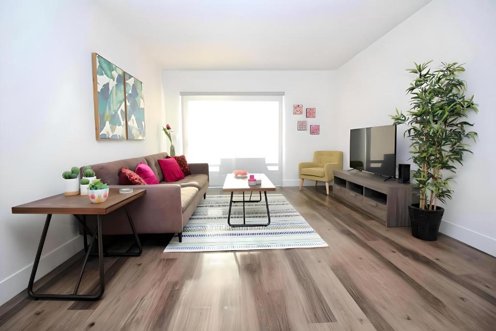 Los Angeles Premium Suites With Free Parking - Guest Reviews and Ratings