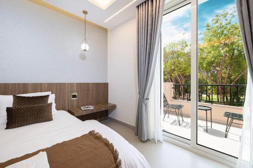 Luxurious Villa, Private Pool and Garden, Dubai - Outdoor Experiences