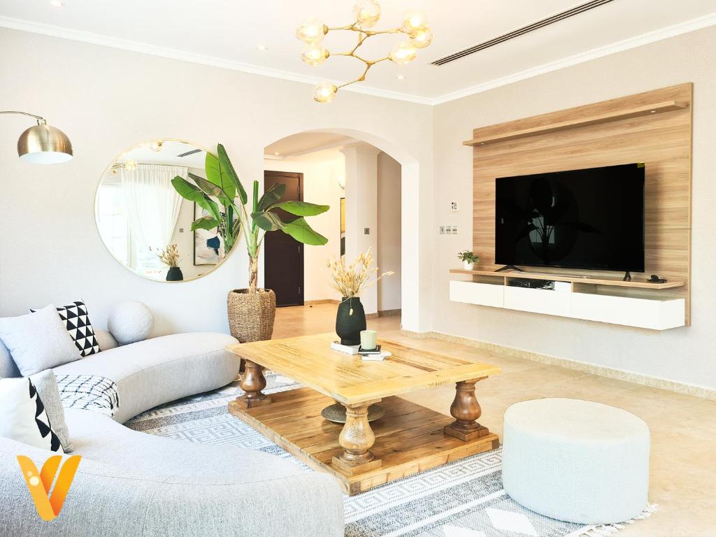 Luxury 3BR Private Villa and Elaborate Gardens Review