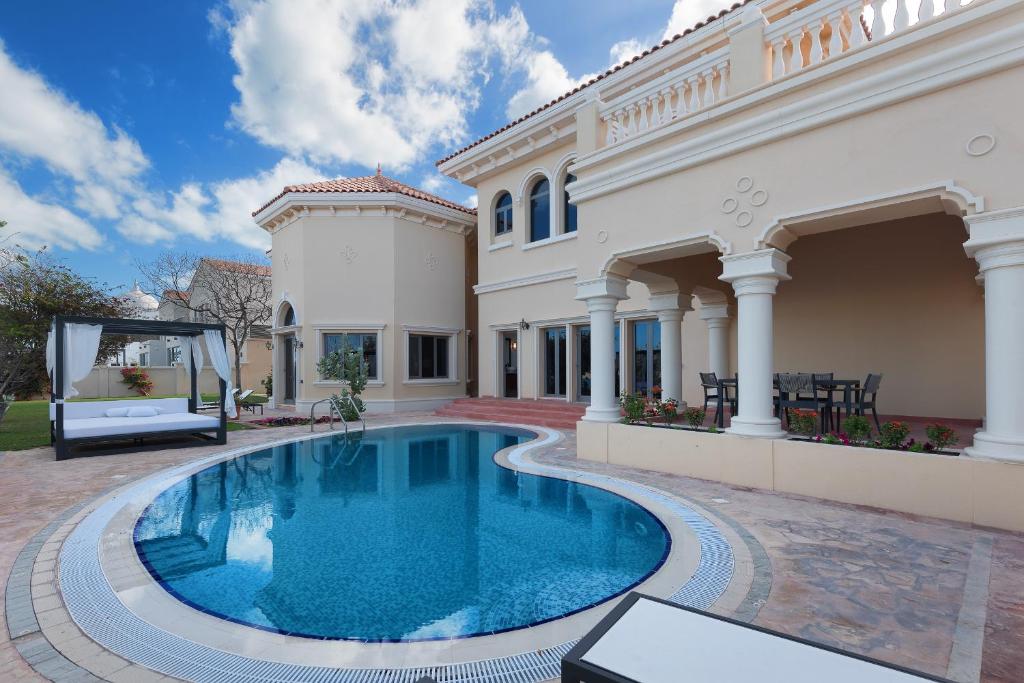 Maison Privee – Palm Jumeirah Beach Front XL Villa With Private Pool Review