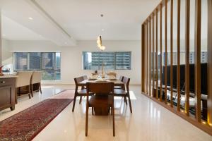Maison Privee - Stunning 3-Floor Villa With Kids Room & Rooftop Terrace Over Dubai Marina - Nearby Attractions and Landmarks