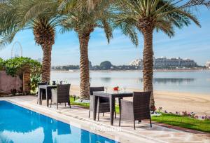 Manzil - Ultra Luxury 6BR Signature Villa With Pool, Theatre and Beach Access in Palm Jumeirah - Proximity to Pristine Palm Beaches