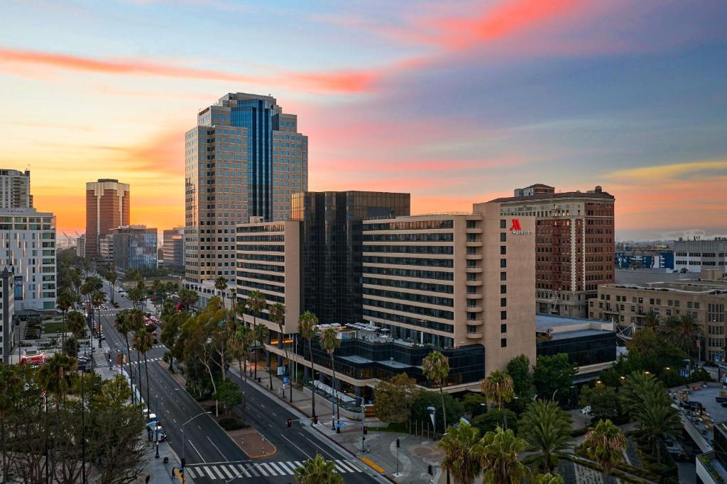 Marriott Long Beach Downtown - Amenities and Facilities