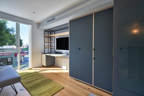 Mayumi - Dining and Social Spaces