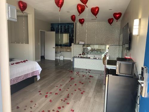 Mid City Inn & Suites Pico Rivera - Facilities and Amenities