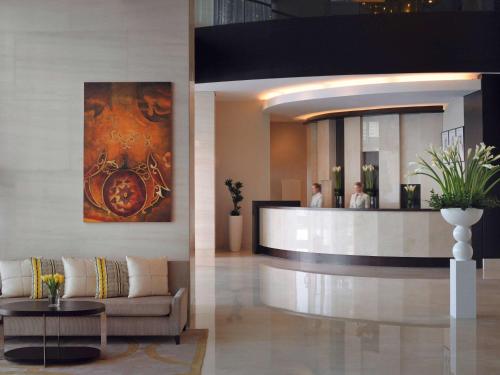 Mövenpick Hotel Jumeirah Lakes Towers Dubai - Dining Options