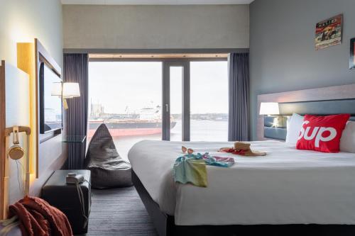 Moxy Amsterdam Houthavens - Facilities and Amenities