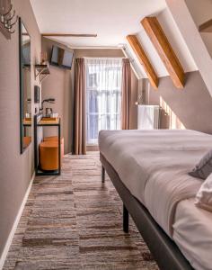 Mr. Jordaan - Guest Reviews and Experiences