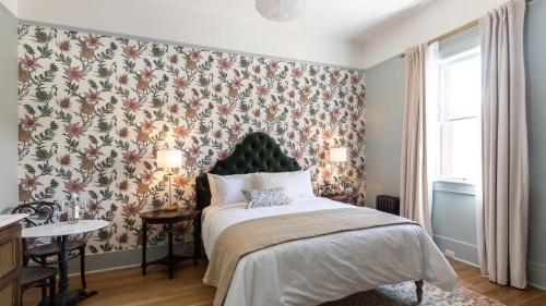 National Exchange Hotel - Top Amenities