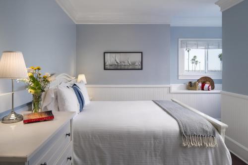 Newport Beach Hotel - Room Amenities and Features