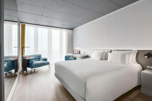 Nhow Rotterdam - Dining Options and Entertainment