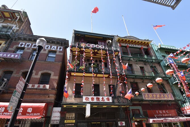North Beach and Chinatown Smartphone Guided Walking Tour - Exploring North Beach