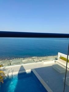 Oceanfront Villa 5 BR Private Pool Seaview - Al Dana Island Fujairah - Guest Services and Policies