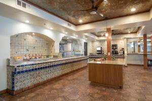 Oxford Suites Pismo Beach - Guest Reviews