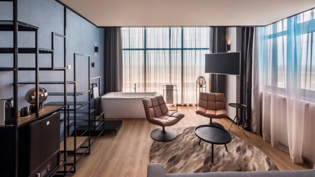 Palace Hotel Zandvoort - Dining and Amenities