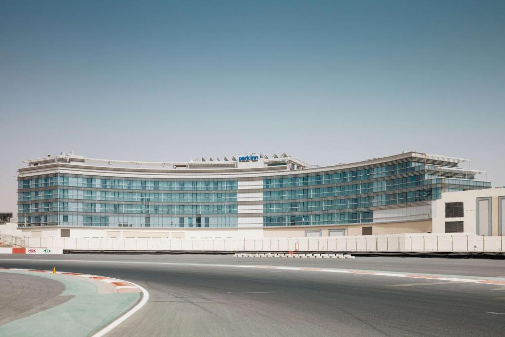 Park Inn by Radisson Dubai Motor City - Exceptional Staff and Guest Feedback