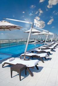 Park Regis Kris Kin Hotel - Luxurious Amenities