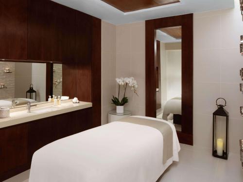 Pullman Dubai Creek City Centre Residences - Dining and Amenities