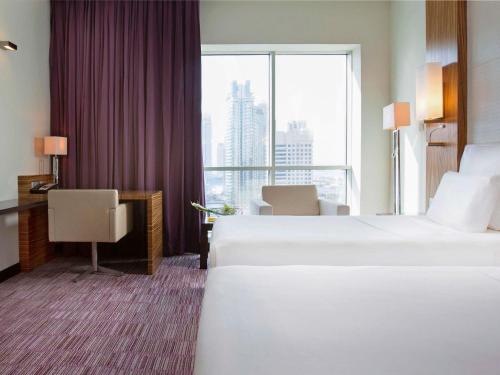 Pullman Dubai Jumeirah Lakes Towers - Dining and Culinary Options