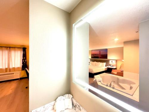 Quality Inn & Suites Willows - Dining Options