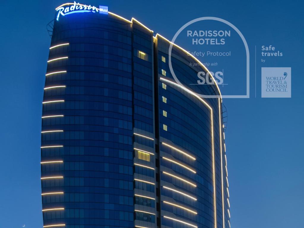 Radisson Blu Hotel, Dubai Canal View Review